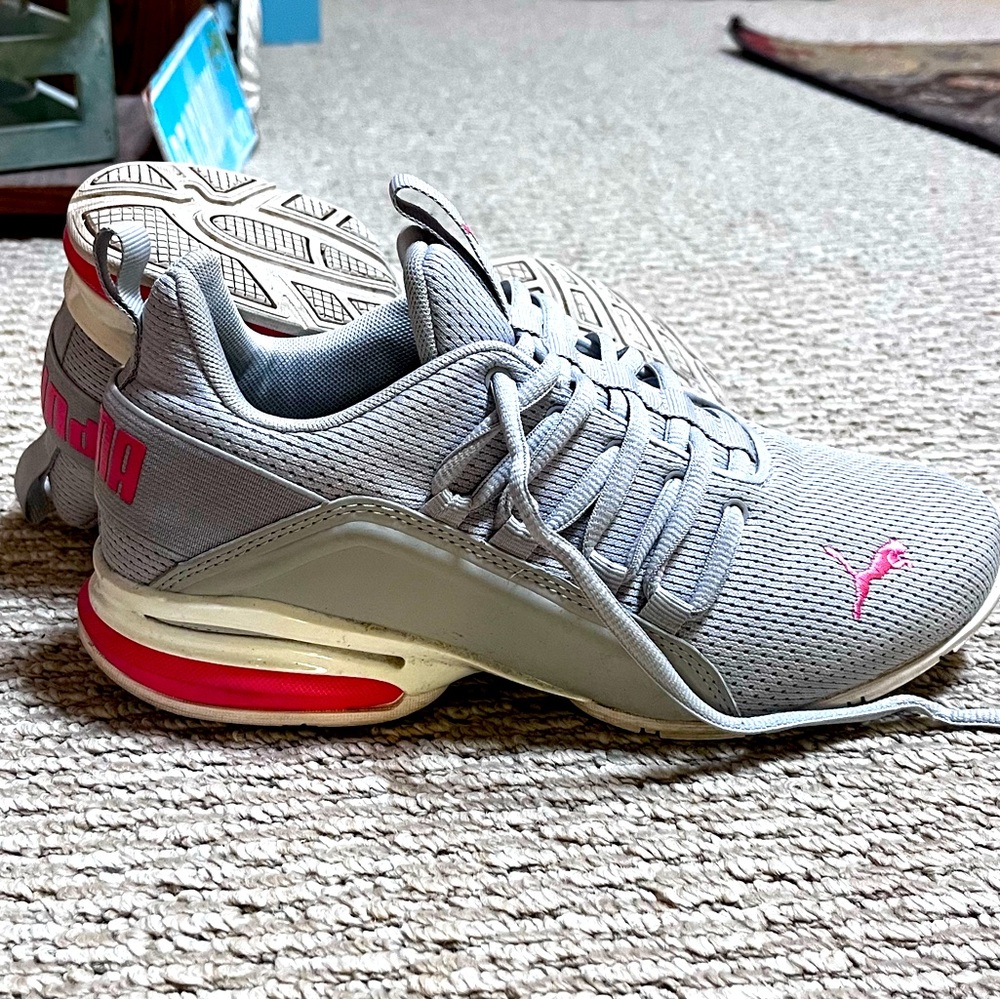 Puma Girls sneakers 👟🩷